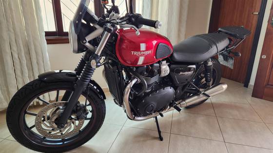 TRIUMPH STREET TWIN TRIUMPH STREET TWIN